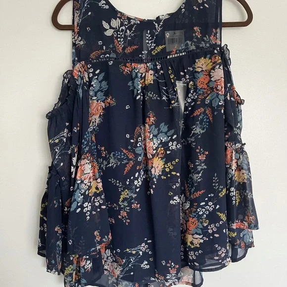 Lucky Brand Cold Shoulder Top - Picture 3 of 5